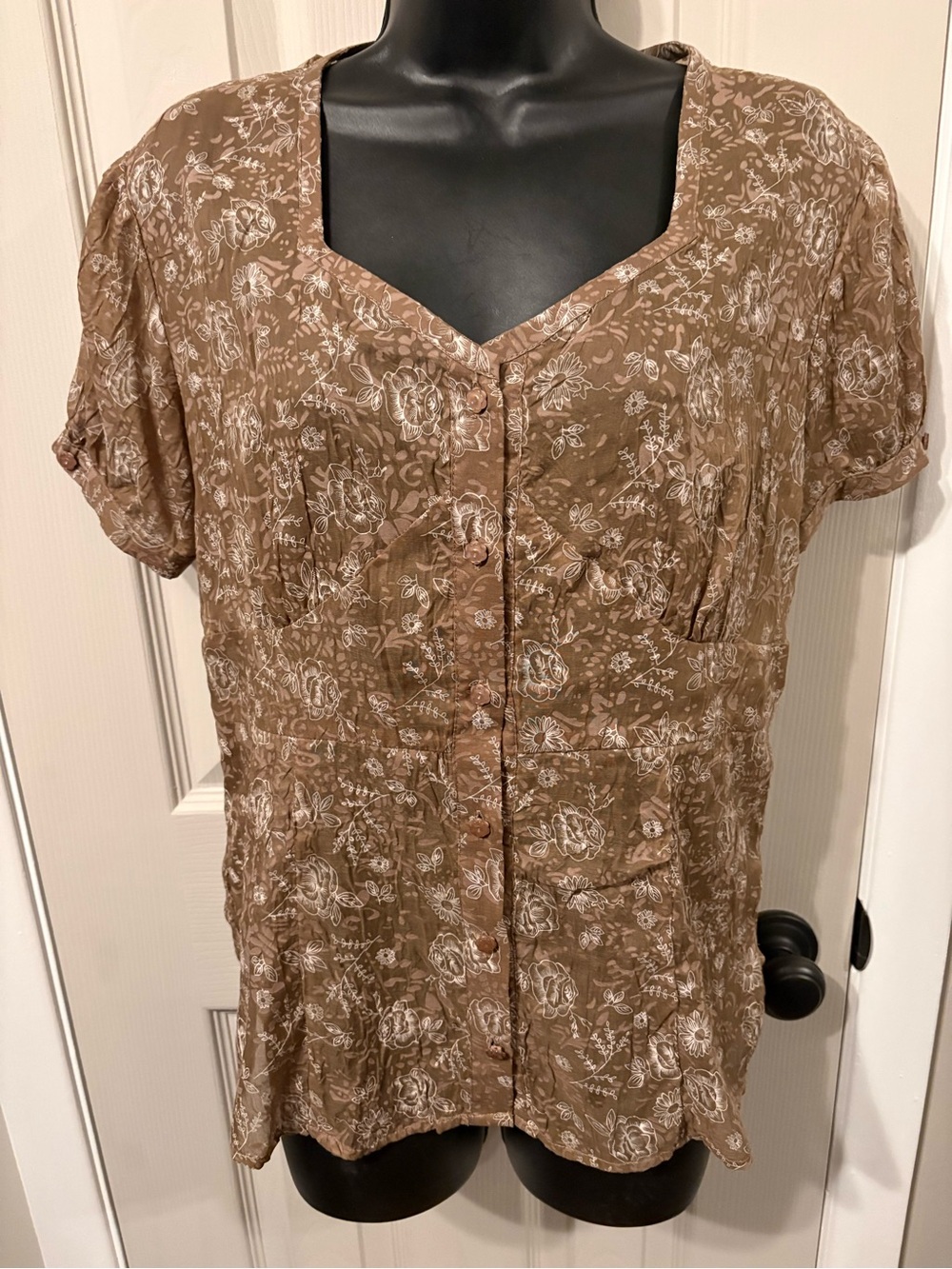 Le Grenier, Brown Floral Button-Front Blouse